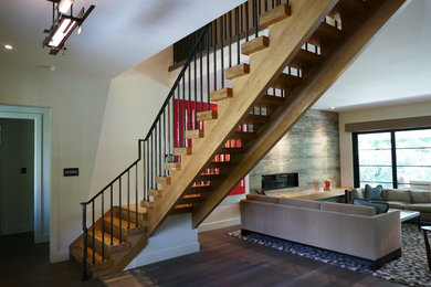Diseño de escalera suspendida contemporánea grande sin contrahuella con escalones de madera