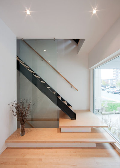Contemporary Staircase by Colizza Bruni Architecture Inc.