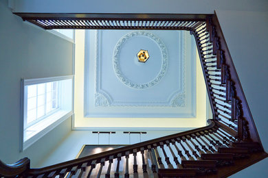 Idée de décoration pour un escalier tradition en L.
