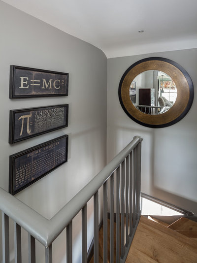 Eclectic Staircase by Arq-A Interiors Limited