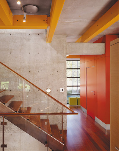 Industrial  Treppen by Thomas Roszak Architecture, LLC