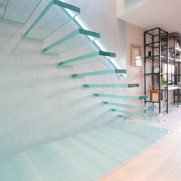 Glass tread floating staircase