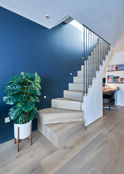 Contemporary Staircase by DH Design