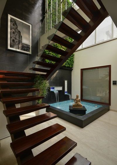 Contemporary Staircase by SPACES ARCHITECTS@ka