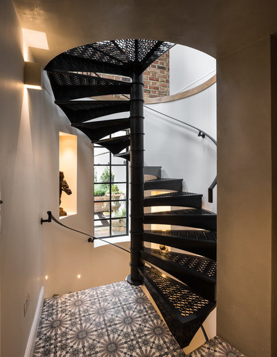 Traditional Staircase by STAC Architecture
