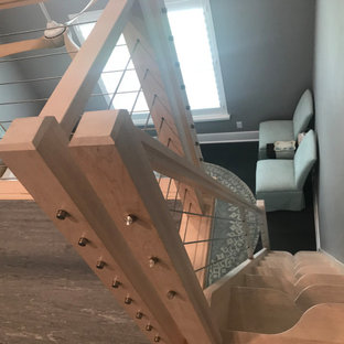 Foto de escalera recta, minimalista, pequeña, sin contrahuella, con escalones de madera y barandilla de varios materiales