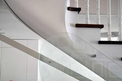 Staircase - modern staircase idea in New York