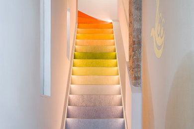Источник вдохновения для домашнего уюта: прямая лестница среднего размера в стиле фьюжн