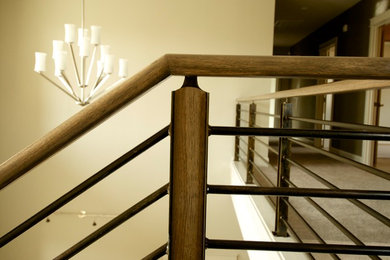 Modelo de escalera recta urbana de tamaño medio con escalones de madera y contrahuellas de madera