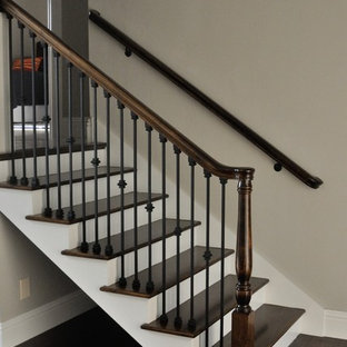 Foto de escalera recta, tradicional, pequeña, con escalones de madera, contrahuellas de madera pintada y barandilla de varios materiales