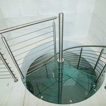 Laminated Glass Landing on the Second Floor