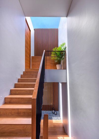 Contemporary Staircase by Ming Architects