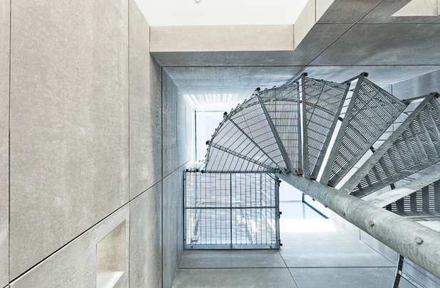 Contemporary Staircase by AR Design Studio Ltd