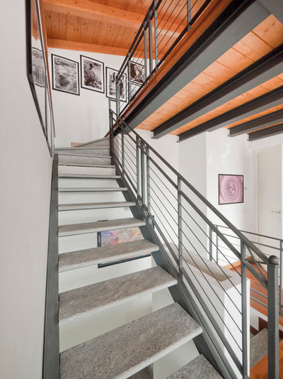 Modern Staircase by Liadesign