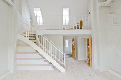 Bild på en minimalistisk trappa