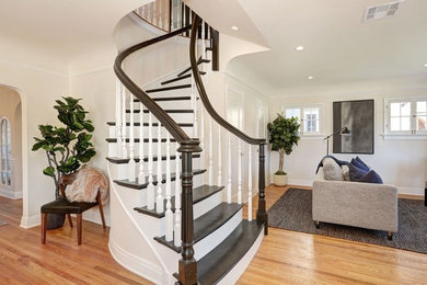 Example of a transitional staircase design in Los Angeles