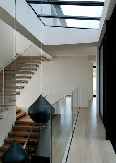 Contemporary Staircase by Daniel Marshall Architect