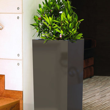 Milan Planter (L24" X W24" X H48")