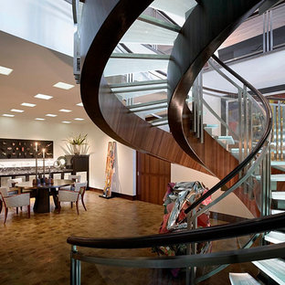 Diseño de escalera de caracol contemporánea