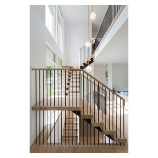 Modern Floating Stair with Pencil Rail, East Hampton, NY - Modern ...