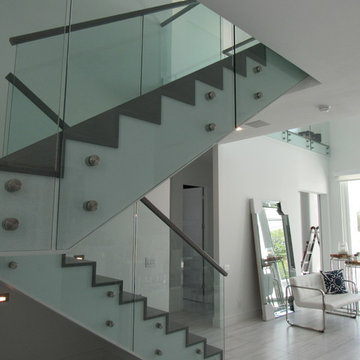 Modern Glass Staircase. Modern Duran