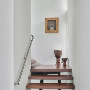 Example of a minimalist staircase design in Atlanta