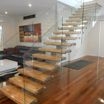 Modern Single Stringer Straight Steel Solid Wood Staircase