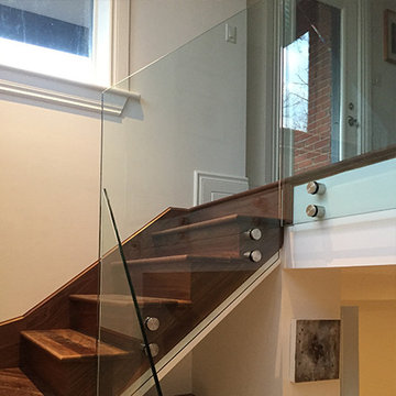 Modern Staircase Glass Railing System