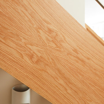 natural oak stair with horizontal stainless steel rods