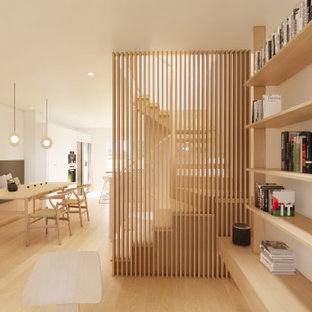 Exemple d'un petit escalier sans contremarche scandinave en U avec des marches en bois et un garde-corps en bois.