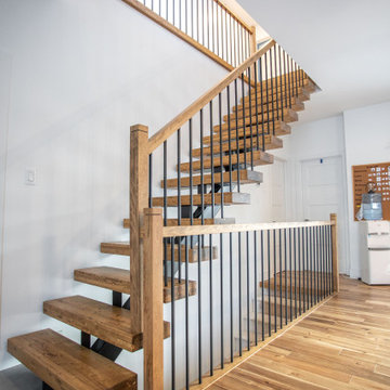 Nordik Lam staircase with metal stringer / Escalier Nordik Lam et limon central