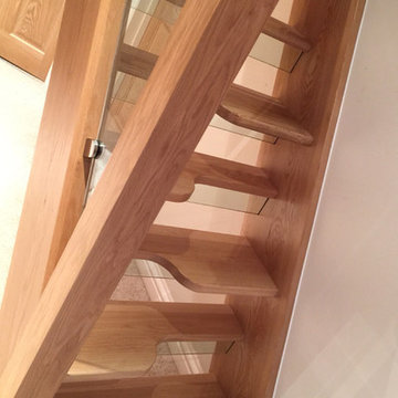 Open tread space saving paddle staircase