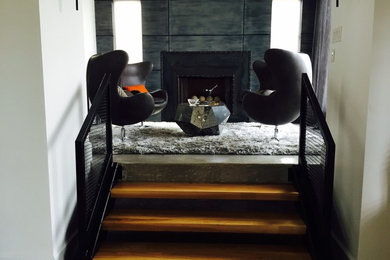 Diseño de escalera minimalista de tamaño medio sin contrahuella con escalones de madera