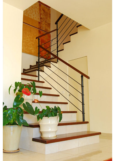 Contemporary Staircase by "Paissin"