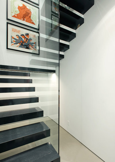 Modern Staircase by Dyna Builders