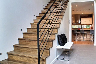 Staircase - contemporary staircase idea in Montreal