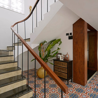 Idée de décoration pour un escalier ethnique.