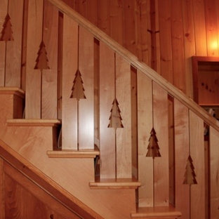Modelo de escalera en L, rústica, de tamaño medio, con escalones de madera y contrahuellas de madera