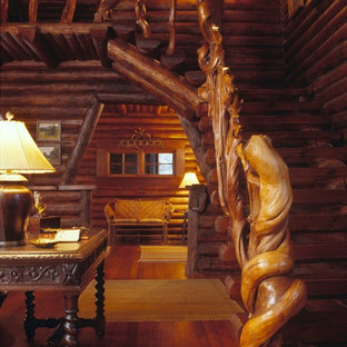 Modelo de escalera en L, rústica, grande, con escalones de madera y barandilla de madera