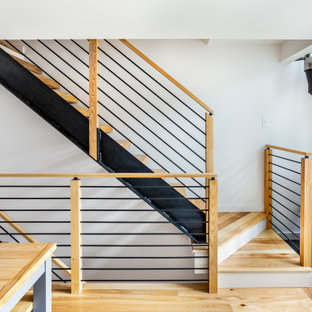 Diseño de escalera suspendida, rural, sin contrahuella, con escalones de madera y barandilla de varios materiales