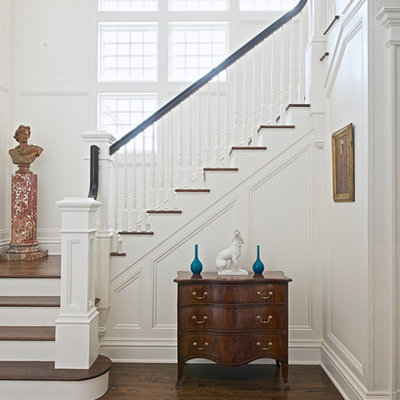 Example of a classic wooden wood railing staircase design in New York