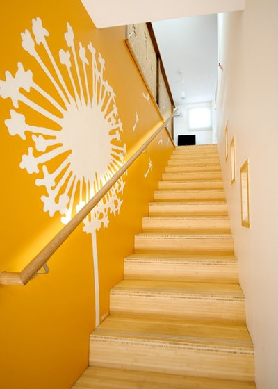 Contemporary Staircase by Positive Footprints Pty Ltd