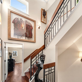 Foto de escalera en L, de estilo zen, con escalones de madera, contrahuellas de madera y barandilla de varios materiales