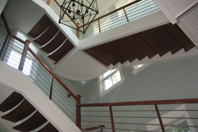 チャールストンにあるトランジショナルスタイルのおしゃれな階段の写真