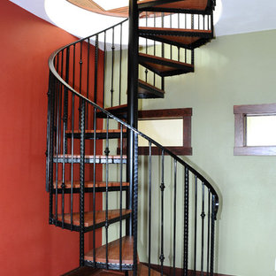 Modelo de escalera de caracol, de estilo americano, pequeña, sin contrahuella, con escalones de madera