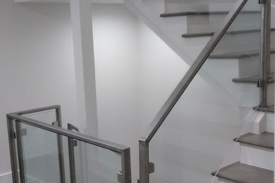 Inspiration for a mid-sized modern staircase remodel in Chicago