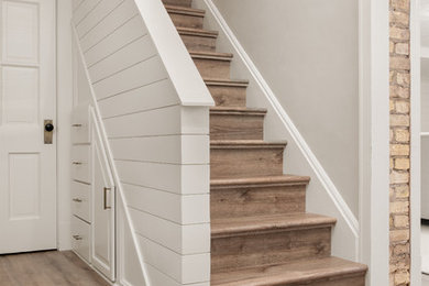 Mid-sized elegant wooden straight wood railing staircase photo in Milwaukee with wooden risers