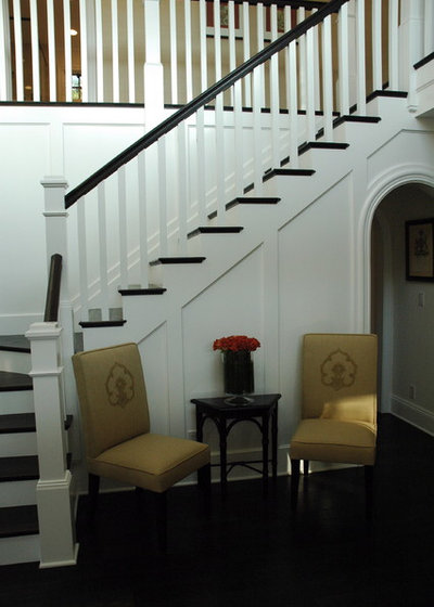 Traditional Staircase by Dave Lane Construction Co.