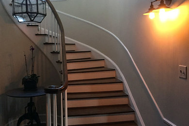 Example of a cottage chic staircase design in Chicago