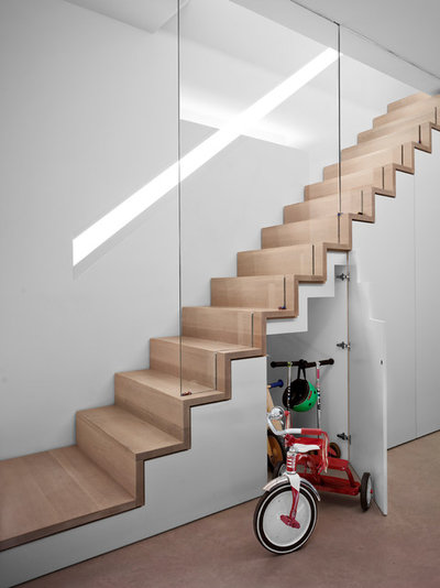 Contemporary Staircase by Omniform